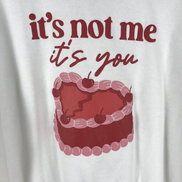 Strange Daze White Crewneck Sweatshirt Heart Cake Graphic NEW LARGE - Picture 2 of 5